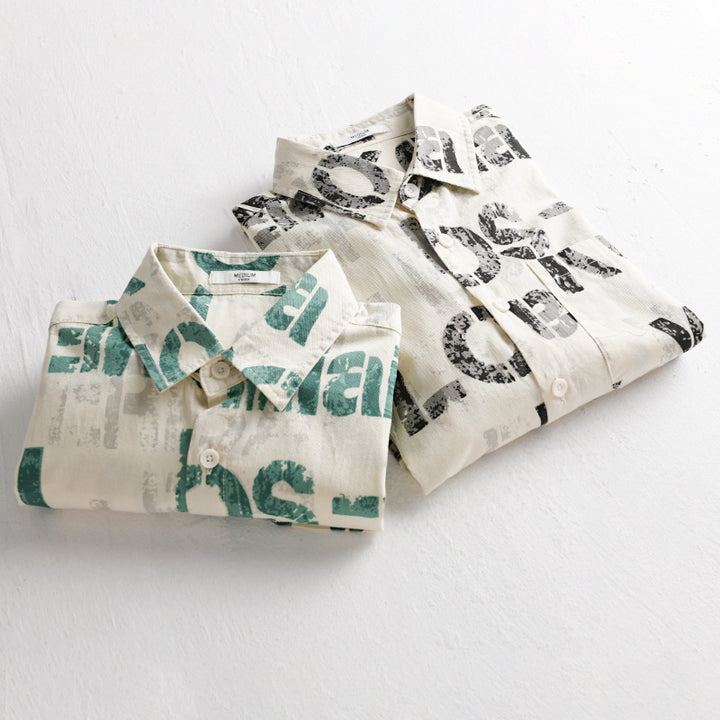 Herren Bedrucktes Leichtes Langarm-Hemd im Relaxed-Fit mit Typo-Print und Brusttasche Echoarchiv