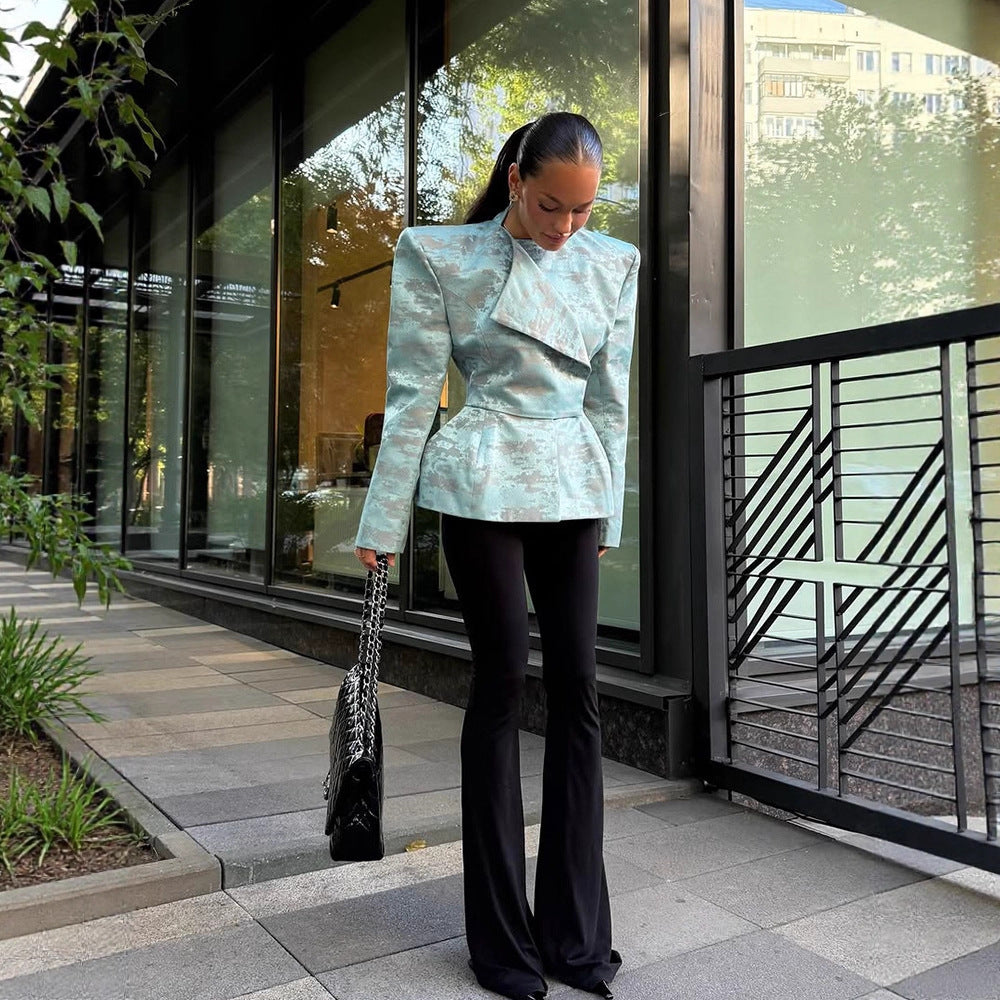 Damen Taillierter Jacquard-Blazer mit betonten Schultern, Schößchen und asymmetrischem Revers Echoarchiv