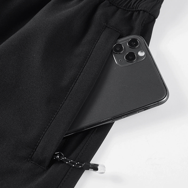 Herren Sportive tapered Jogginghose mit elastischem Bund, Reißverschlusstaschen und atmungsaktivem Funktionsmaterial Echo Archiv