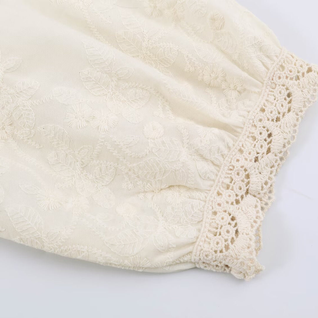 Damen Feinstrick-Cardigan im Blusenstil mit bestickten Puffärmeln und Volantbund Echoarchiv