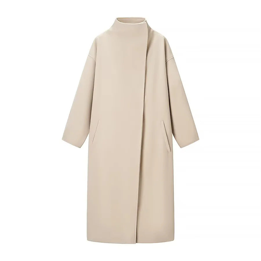 Damen nan minimalistischer Longmantel mit Stehkragen, verdeckter Frontleiste und schrägeingesetzten Eingrifftaschen Echo Archiv