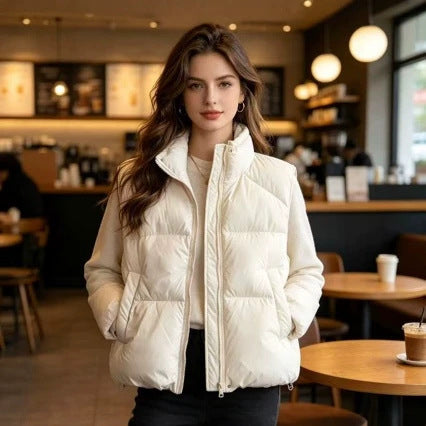 Damen kurzer wattierter Pufferjacke mit hohem Stehkragen und praktischen Eingrifftaschen – Célinea