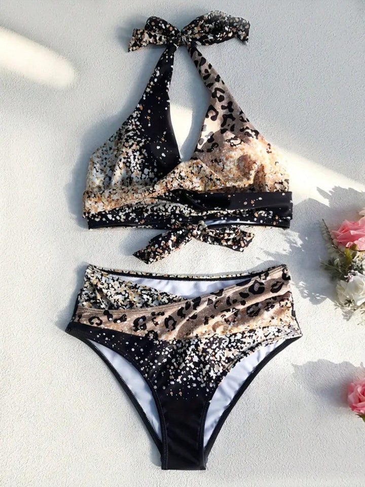 Damen Hochtailliertes Bikiniset mit verspieltem Knoten und schimmernden Akzenten Echo Archiv