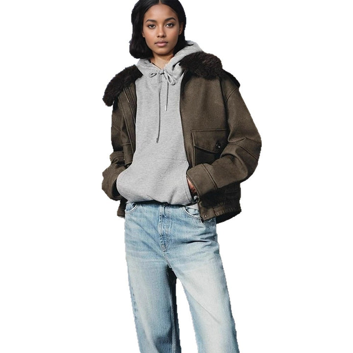 Damen Kurzjacke im Aviator‑Style mit Kunstpelzkapuze und aufgesetzten Pattentaschen Echoarchiv