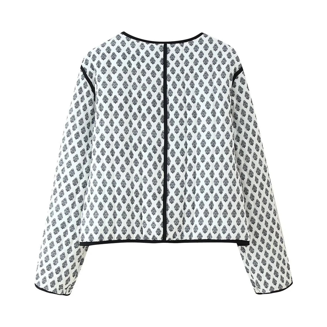Damen gesteppte Kurzjacke mit Rundhalsausschnitt, Druckknöpfen und Kontrastpaspel – Célinea