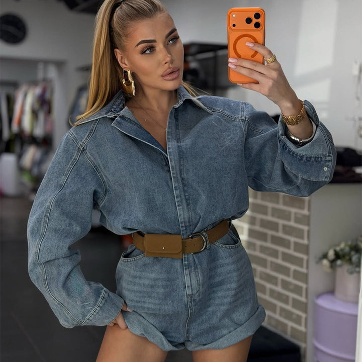 Damen Denim-Shorts-Overall mit kastigem Hemdoberteil und Taillengürtel Echoarchiv
