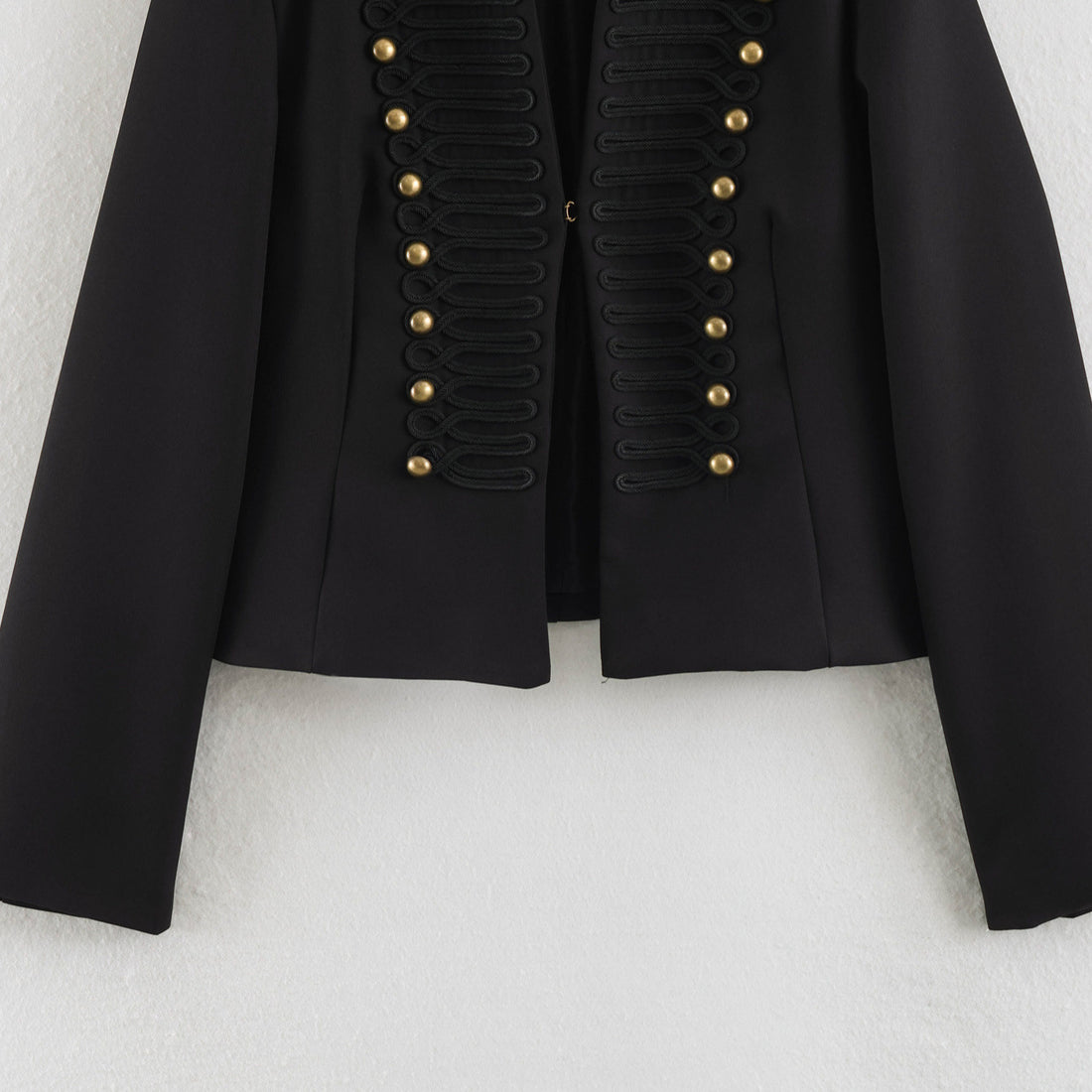 Damen Kurzblazer im Marschall-Look mit Kordelornament und Messingknöpfen Echoarchiv