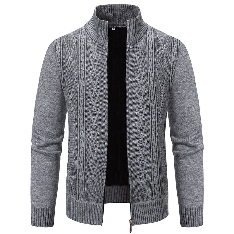 Herren Strickjacke mit modernem Zopfmuster und hochgeschlossenem Kragen Echoarchiv