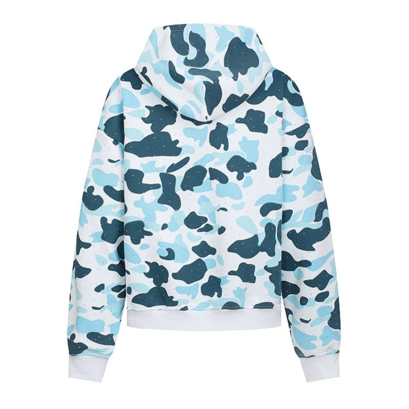 Damen Kapuzenjacke im Camouflage‑Print mit durchgehendem Reißverschluss, Kängurutasche und Rippbündchen Echoarchiv