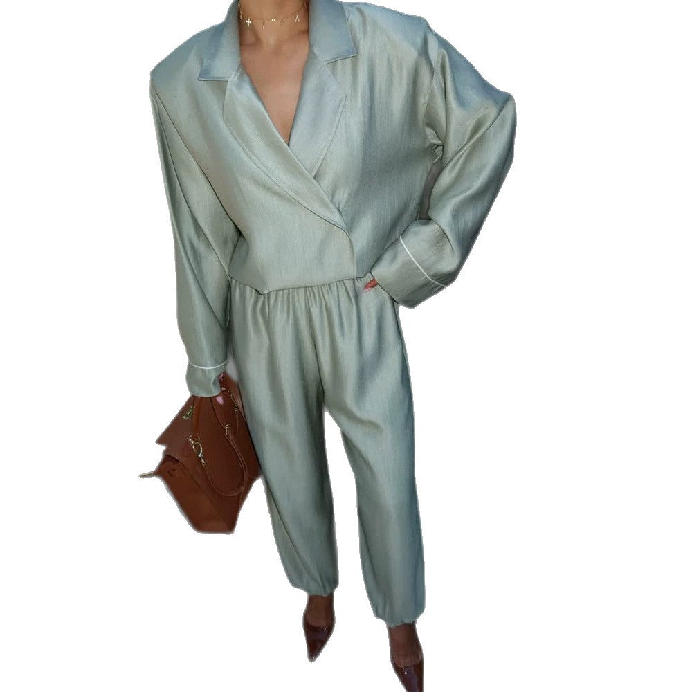 Damen Satin-Zweiteiler mit Wickelbluse, weiten Hosen und elastischem Bund Echoarchiv