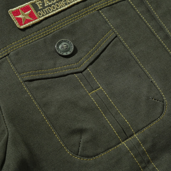 Herren Robust verarbeitete Canvas-Workerjacke mit Brustklappen, Innensaumfutter und Badge-Details Echo Archiv