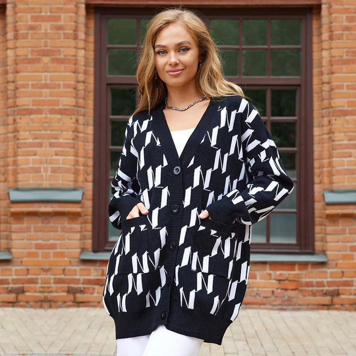 Damen Oversized Strickcardigan mit V‑Ausschnitt, Knopfleiste und Eingrifftaschen – Veloura