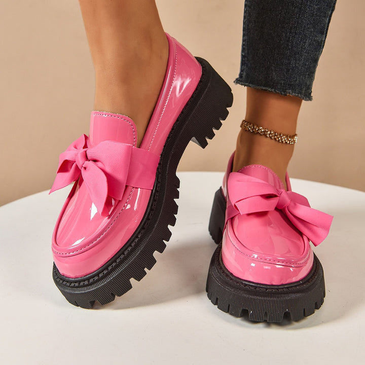 Damen Lack-Loafer mit markanter Profilsohle und Zierschleife Echoarchiv