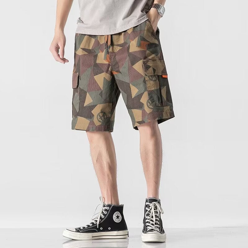Herren Cargo-Shorts mit multifunktionalen Taschen und moderner Camouflage-Optik Echoarchiv