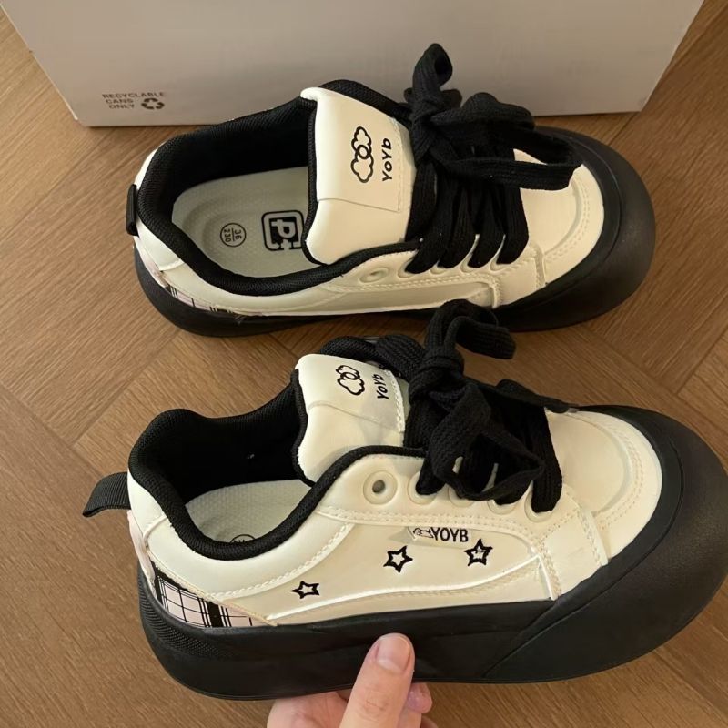 Damen Hochfront Sneaker mit trendigem Plateau und Sternen-Applikationen Echo Archiv