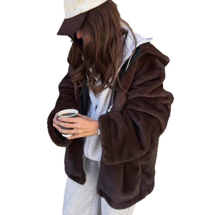 Damen Boxy-Kurzmantel aus veganem Fauxfur mit Kapuze, verdecktem Reißverschluss & lässiger Silhouette Echoarchiv