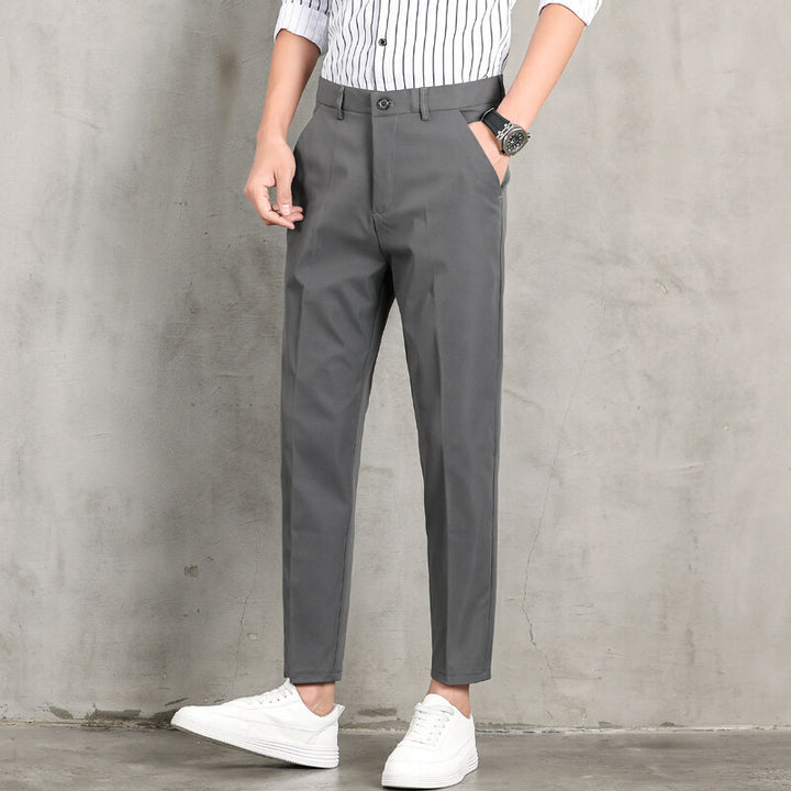 Herren moderneChinohose mit slim fit Schnitt und praktischen Seitentaschen Echoarchiv