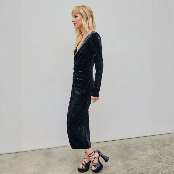 Damen glamouröses Samt-Wickelkleid mit Glitzereffekt, Raffung und hohem Beinschlitz – Élara