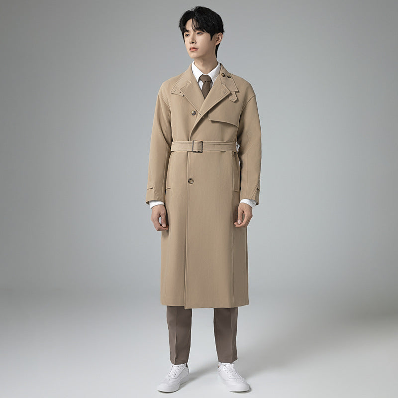 Herren Langer moderner Trenchcoat aus leichtem Twill mit verdeckter Knopfleiste und Taillenriegel Echoarchiv