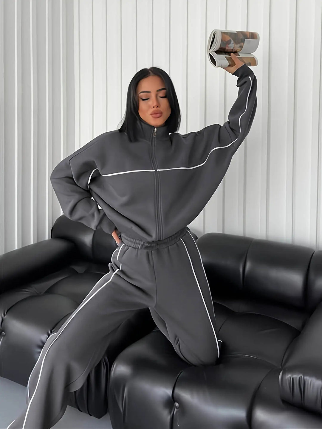 Damen nan Oversize Trainingsanzug Set mit Reißverschluss hohem Kragen und Kontrastpaspeln Echo Archiv
