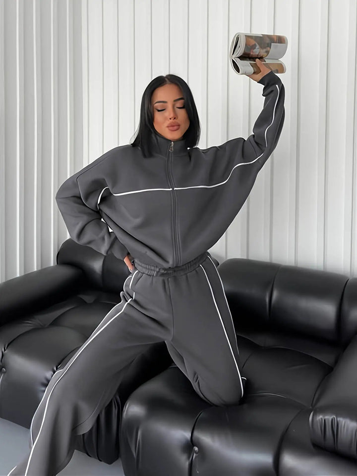 Damen nan Oversize Trainingsanzug Set mit Reißverschluss hohem Kragen und Kontrastpaspeln Echo Archiv