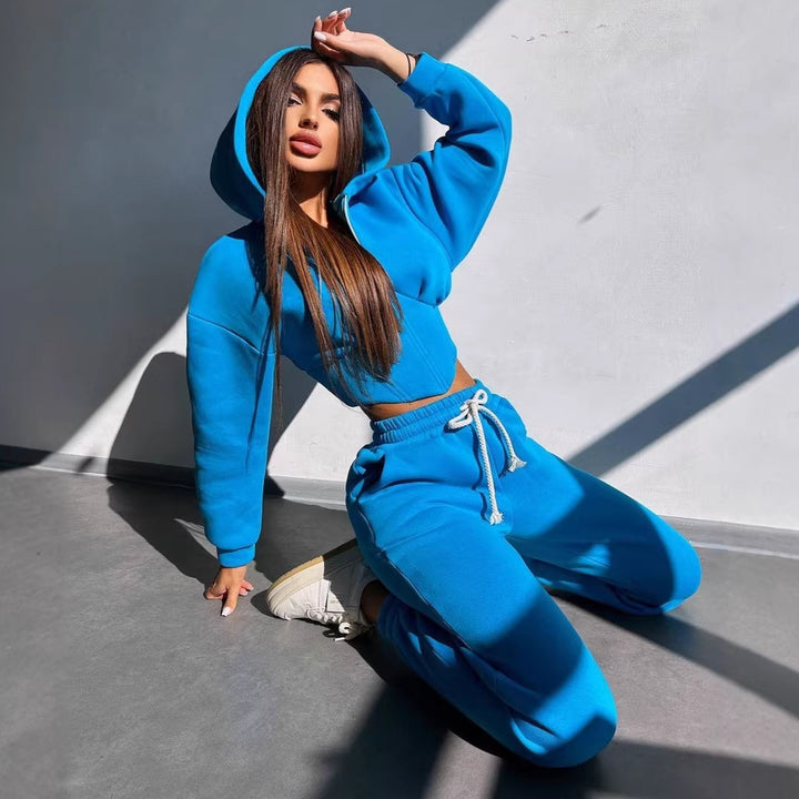 Damen Crop-Kapuzenjacke mit Korsagennaht und High-Waist Jogginghose – Élanora