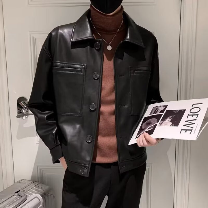 Herren Boxy Overshirt aus Lederoptik mit Hemdkragen und aufgesetzten Brusttaschen Echoarchiv
