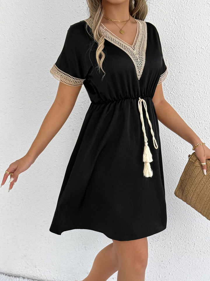 Damen Sommerkleid mit Häkelbesatz und Taillenzug Echo Archiv