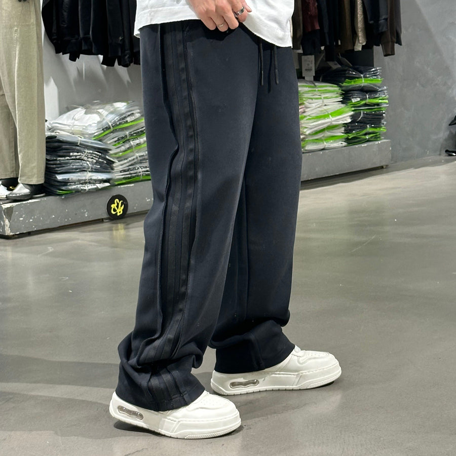 Herren modische Sporthose mit lässigem Schnitt und seitlichen Streifen Echoarchiv