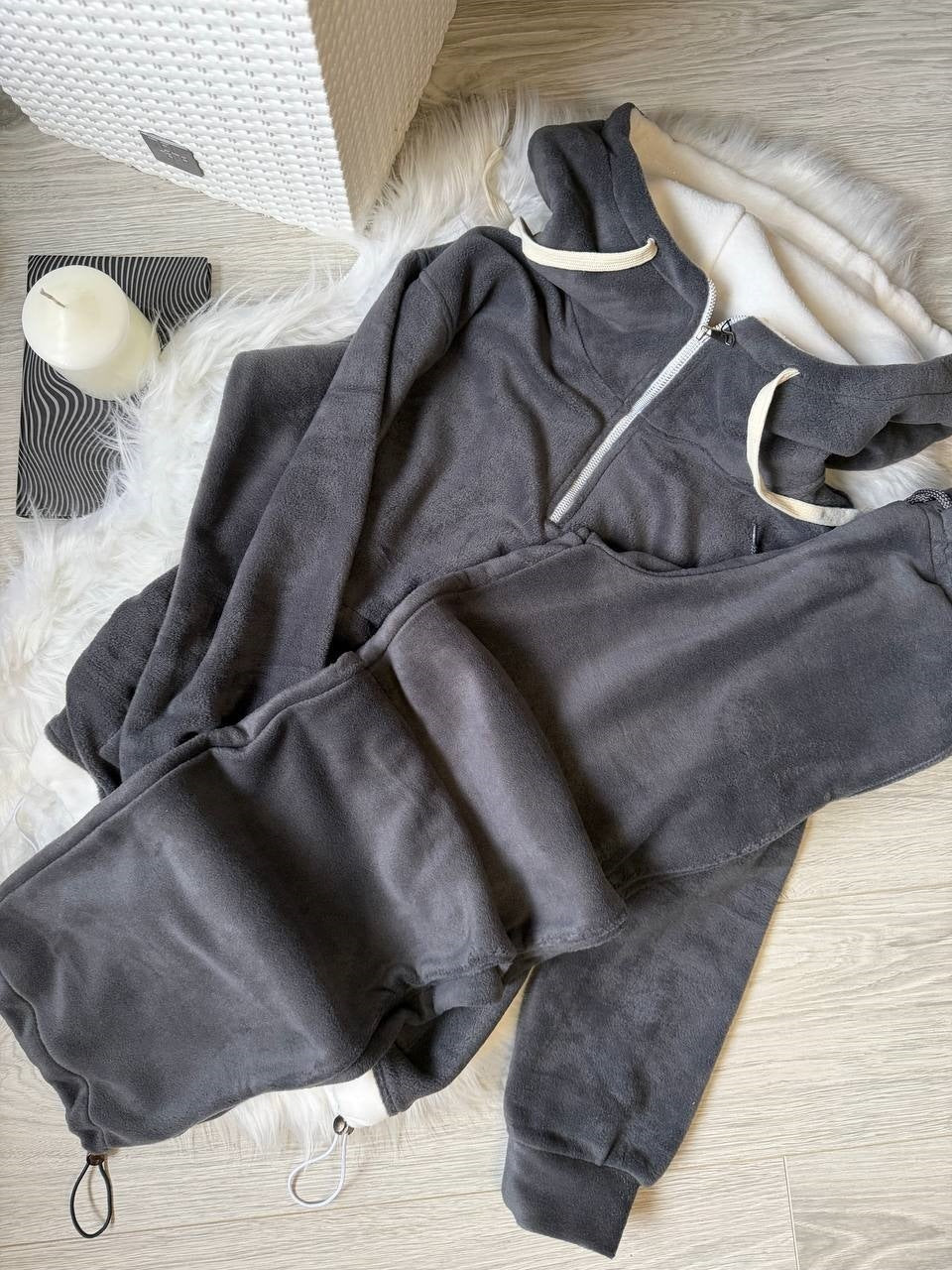 Damen Fleece-Loungewear-Set mit halbem Frontzip, gefütterter Kapuze und hochgeschnittener Komforthose – Auréline