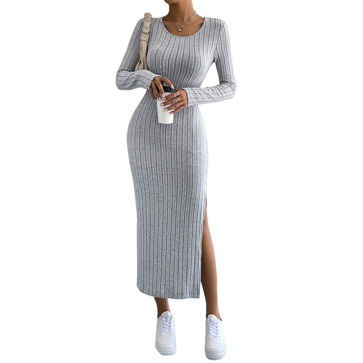 Damen figurbetontes Rippenstrick-Midikleid mit schmaler Silhouette, Rundhalsausschnitt und seitlichem Oberschenkelschlitz – Élara
