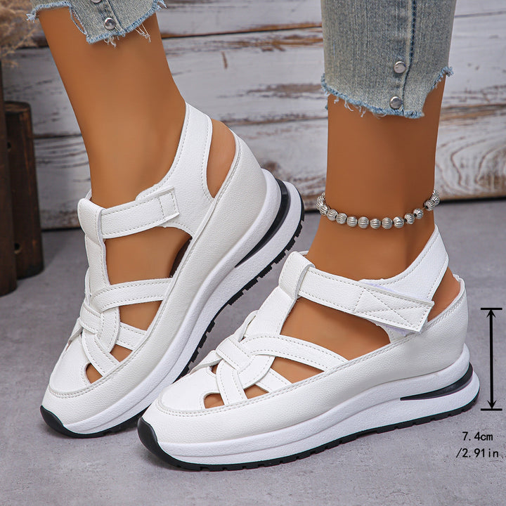 Damen Plateau-Sandalen mit sportlicher Sneaker-Sohle und verstellbaren Klettriemen – Sorelia
