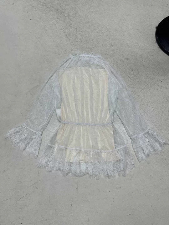 Damen Spitzenbluse mit aufwendigen Rüschendetails und elegantem Schnitt Echo Archiv