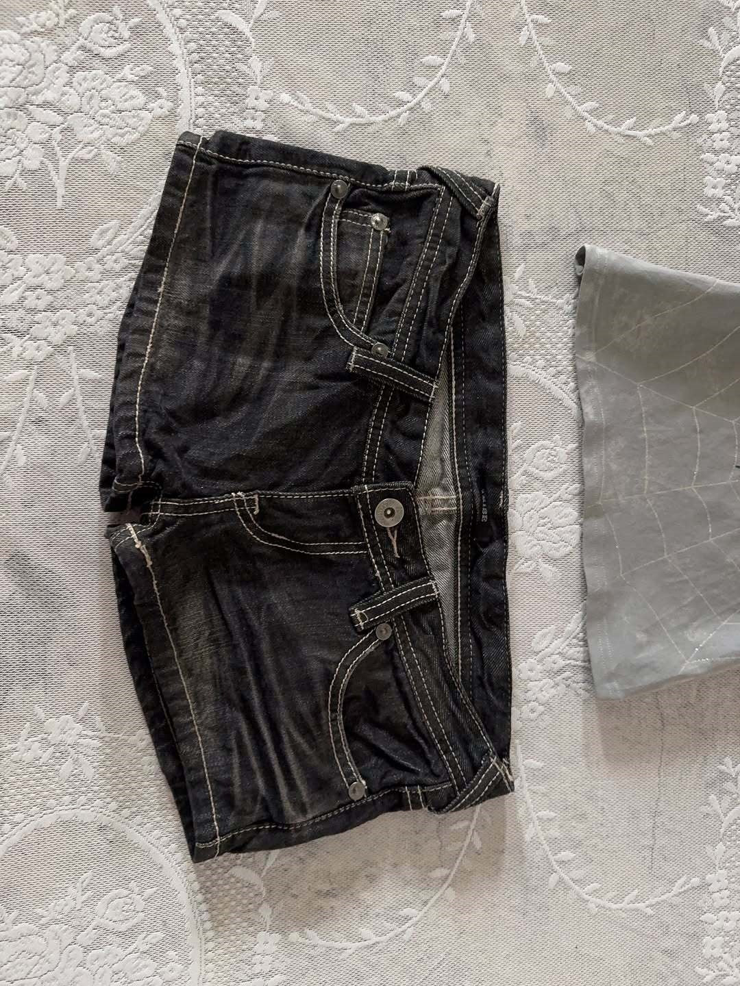Damen Denim-Shorts mit lässigem Cut und auffälligen Nähte Echo Archiv