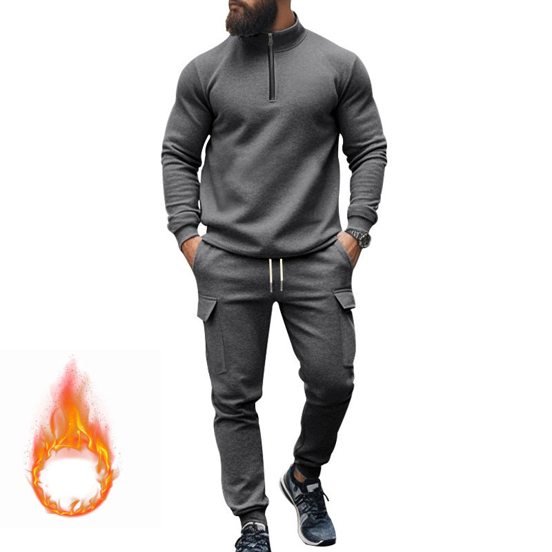 Herren sportlicher Sweatanzug mit höherem Kragen und praktischen Taschen Echoarchiv