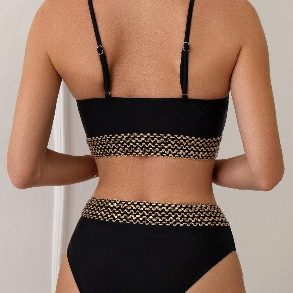 Damen Hochgeschnittener Bikini mit eleganter Kettenverzierung Echo Archiv
