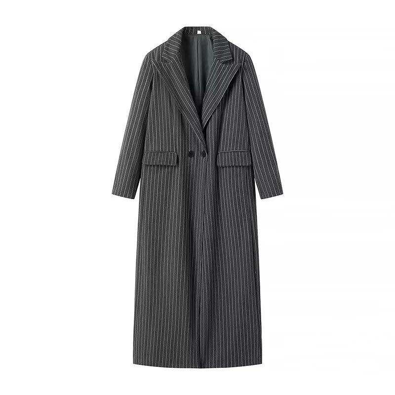 Damen langer Zweireiher-Mantel im Nadelstreifen-Look mit großem Revers und Pattentaschen – Montévia