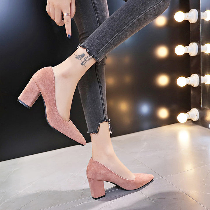 Damen Samtige Spitz-Pumps mit mittelhohem geometrischem Blockabsatz Echo Archiv