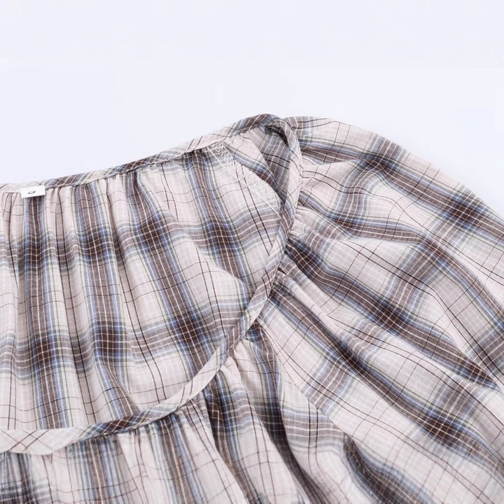 Damen Karierte Carmen‑Bluse mit weitem Ausschnitt, Ballonärmeln und elastischem Saum Echoarchiv