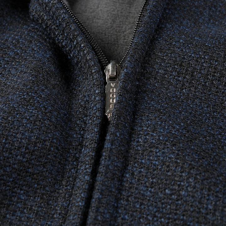 Herren moderne Strickjacke mit hohen Kragen und praktischen Taschen Echoarchiv