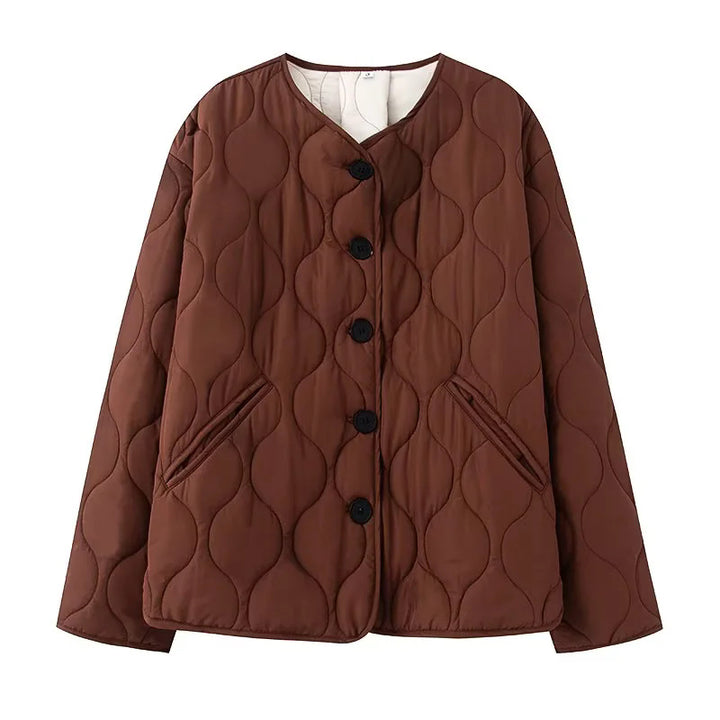 Damen gesteppte Übergangsjacke mit organischer Wellensteppung, Knopfleiste und eingesetzten Schrägtaschen – Célinea
