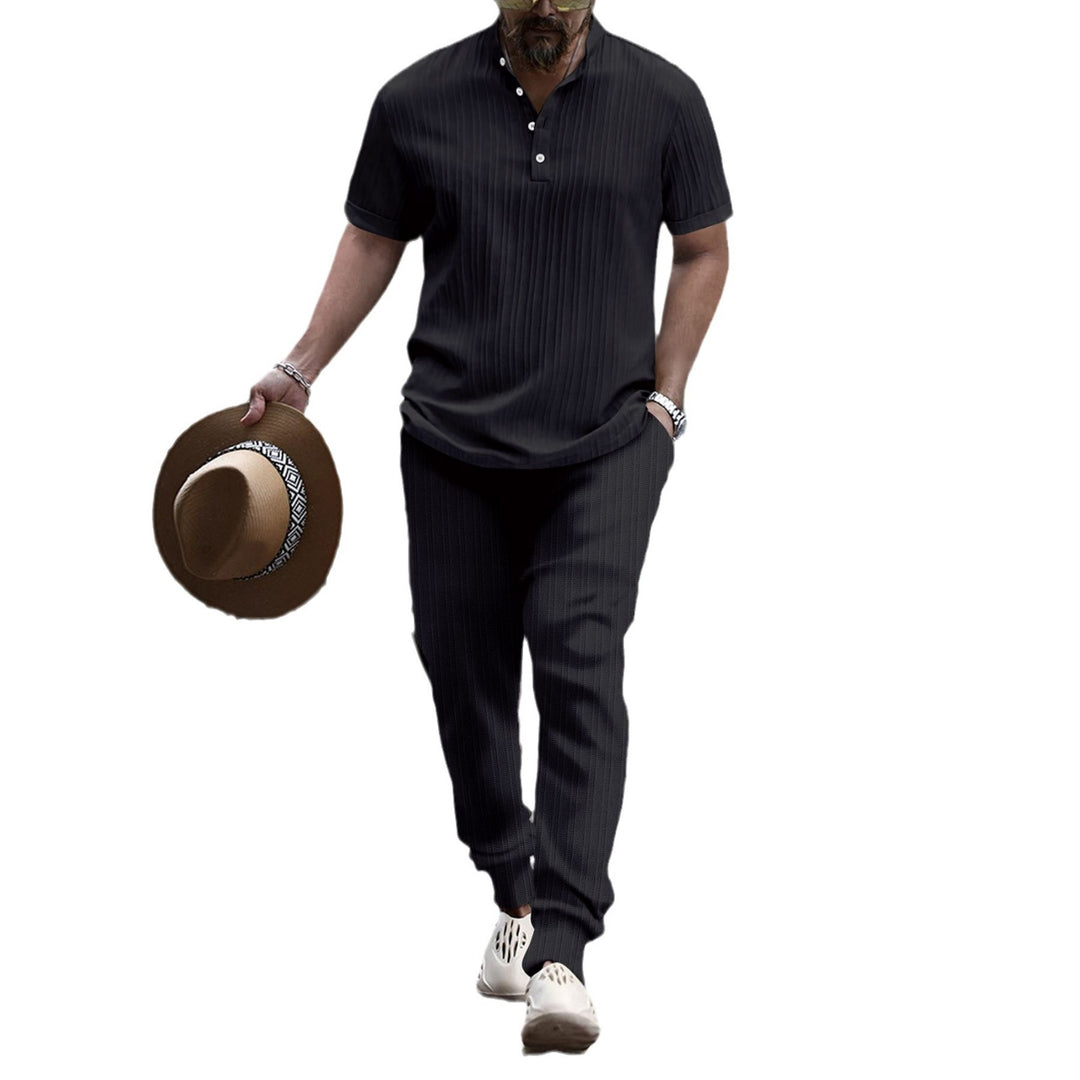 Herren elegante Sommeroutfit mit gestreiftem Design Echoarchiv