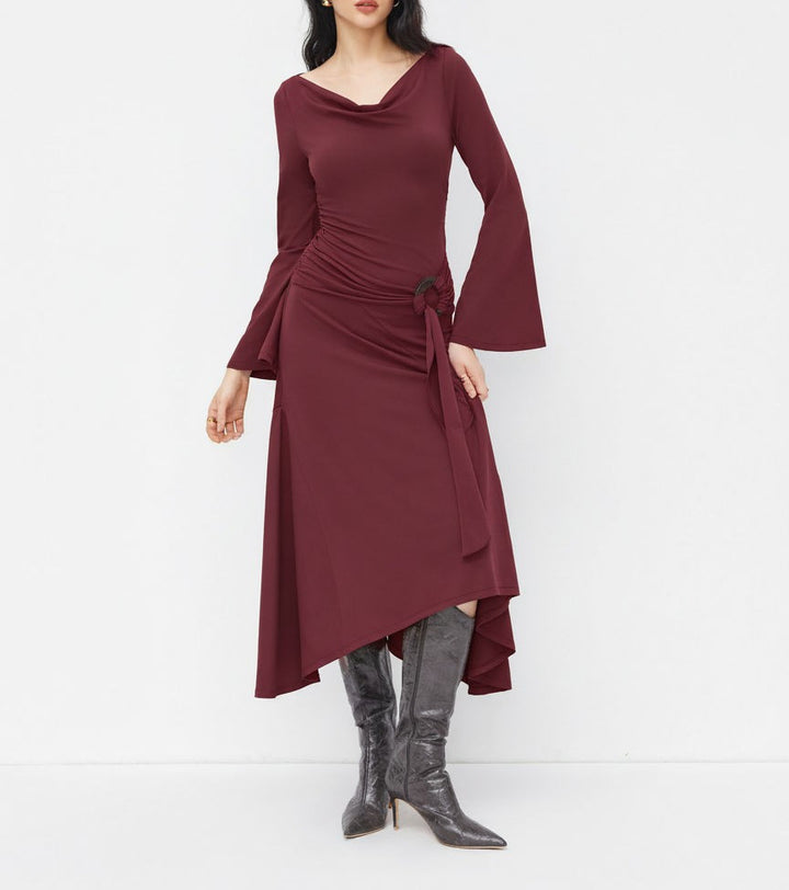 Damen Asymmetrisches Midikleid mit Wasserfallkragen, Glockenärmeln und seitlichem Ringdetail – Élara