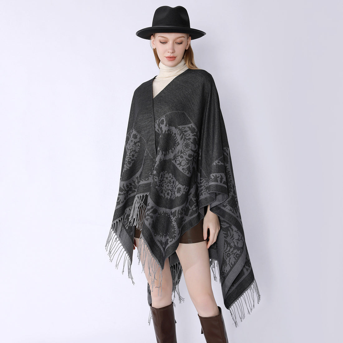 Damen Oversize-Umhangponcho mit floralen Medaillon-Jacquard und Fransensaum – Célinea