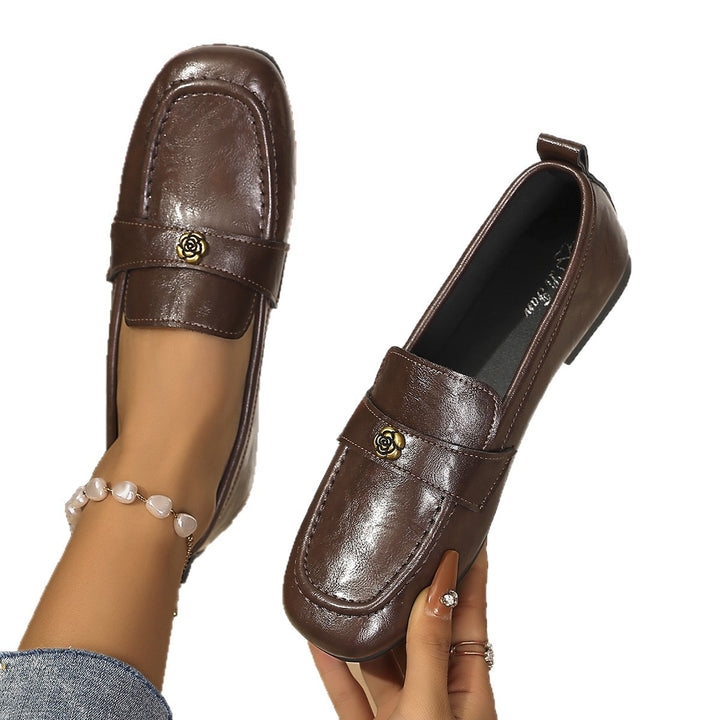 Damen elegante Loafer mit dezenter Rosen-Metallapplikation und gepolsterter Komfortinnensohle – Lioré