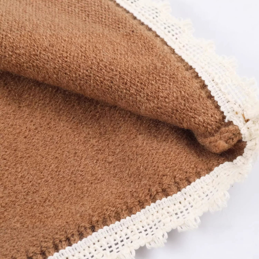 Damen Oversize-Strickpullover mit Schlauchkragen und Spitzenborte Echoarchiv