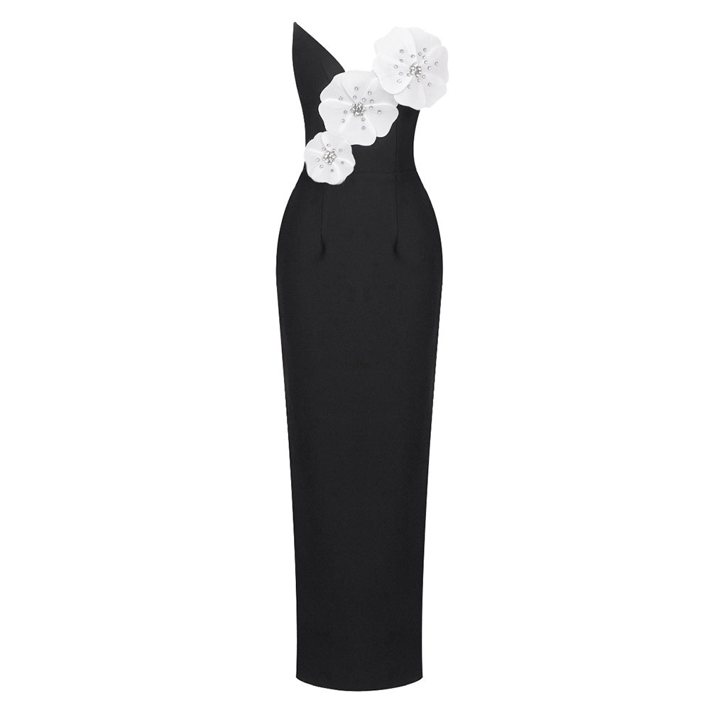 Damen Elegantes bodenlanges Kleid mit asymmetrischem Ausschnitt und floralen Details Echo Archiv