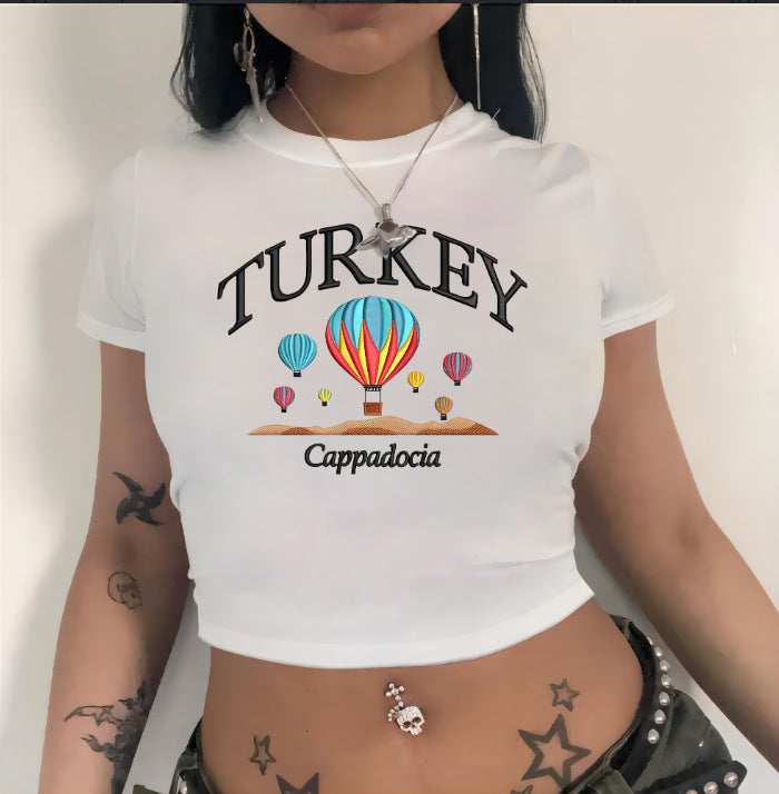 Damen Crop-T-Shirt mit animalistischem Lippenmotiv und auffälligem Schriftzug Echo Archiv