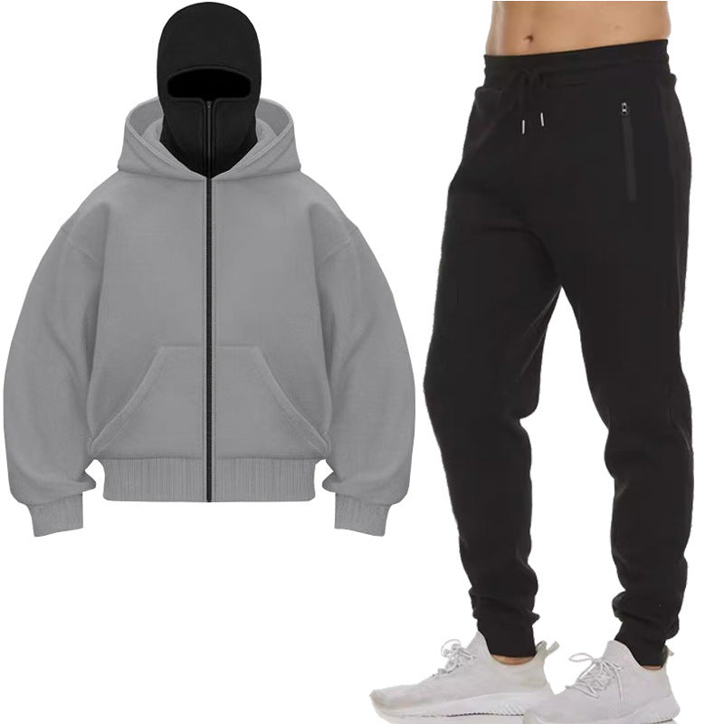 Herren Kapuzenjacke mit hohem Kragen und Jogginghose Echoarchiv