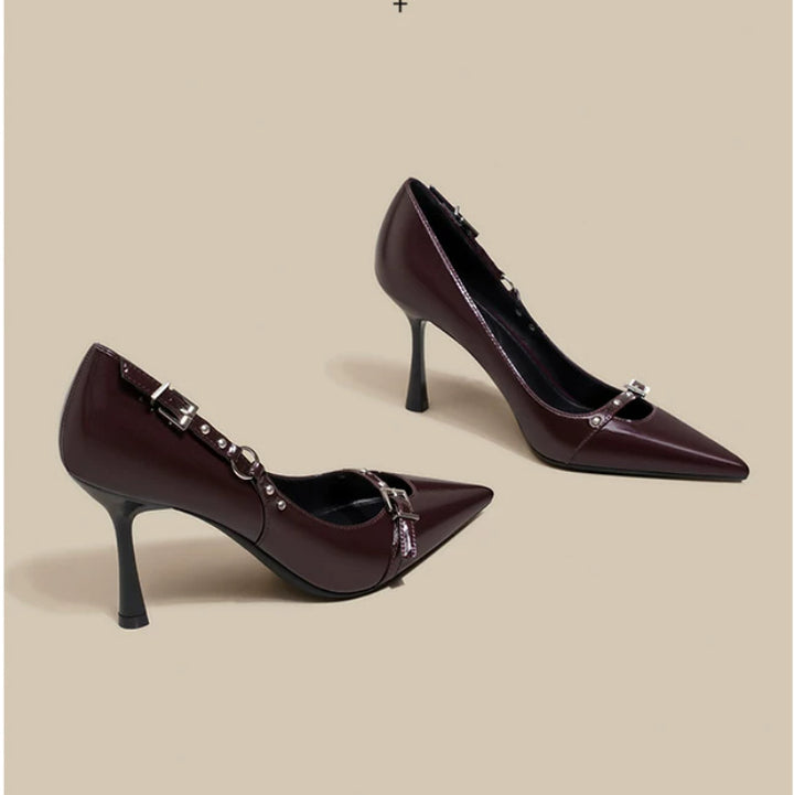 Damen Spitz zulaufende Lackpumps mit schmalem Stiletto und Zierdetail – Lioré